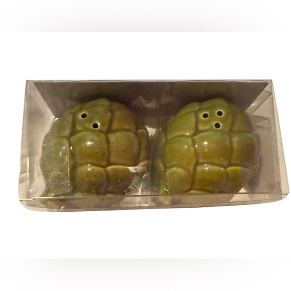 BW BOSTON WAREHOUSE ARTICHOKE SALT & PEPPER SHAKER NEW - Picture 4 of 4